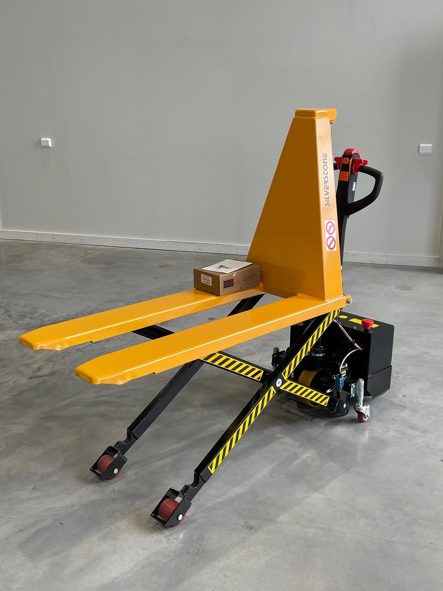 Silverstone saxlyft med elektrisk drivning samt lyft FE1056 bild 4