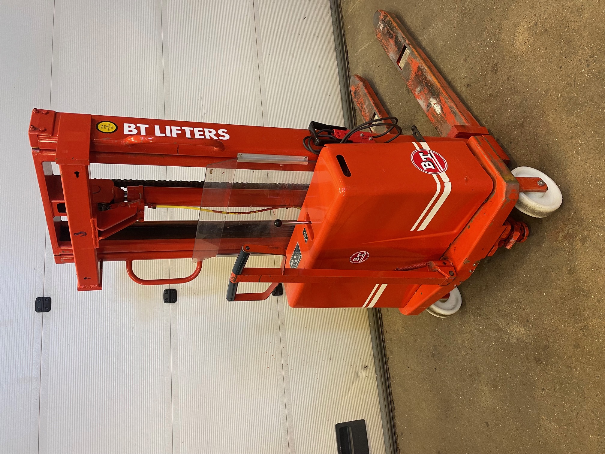 BT SV1000B/5 handdragen staplare i lager bild 4